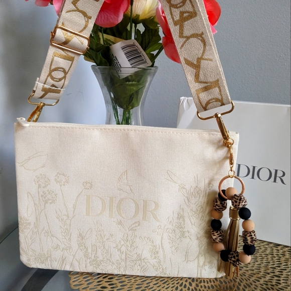 Dior - Picture 1 of 11